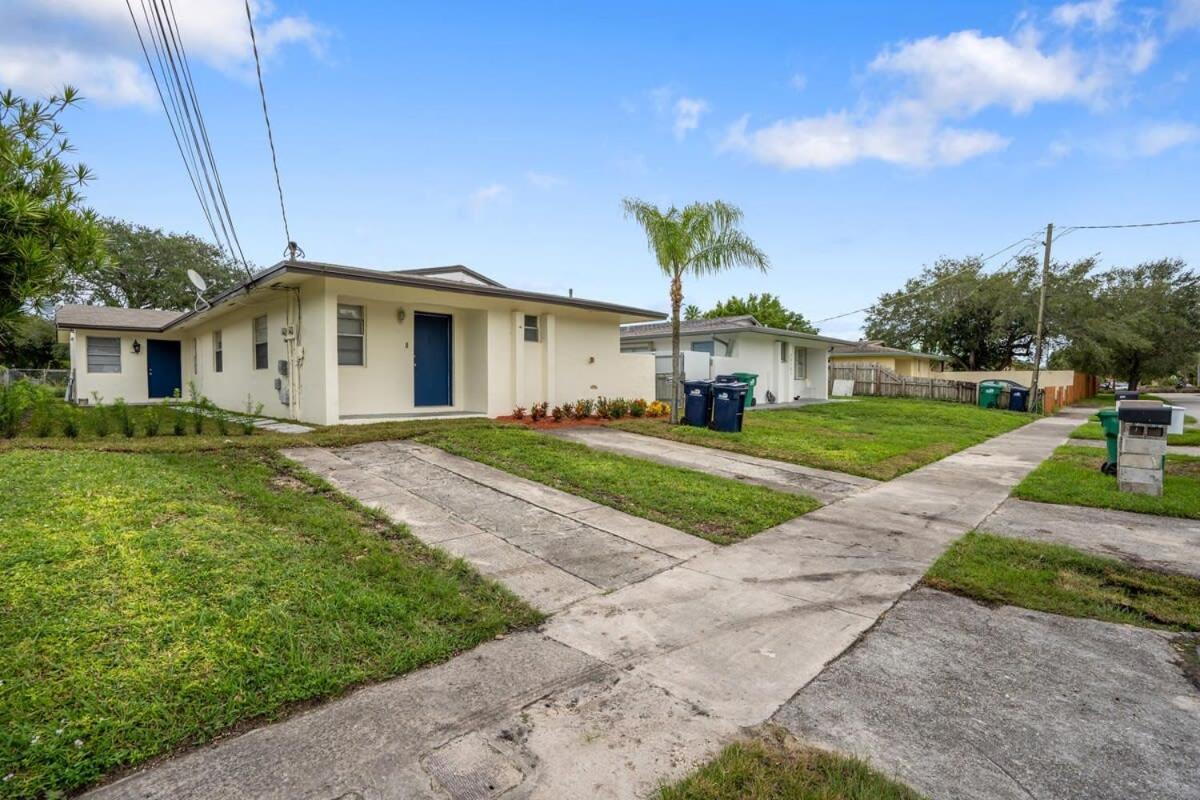 Blue Door Duplex Renovated Parking And Designed Villa Cutler Bay Exteriör bild